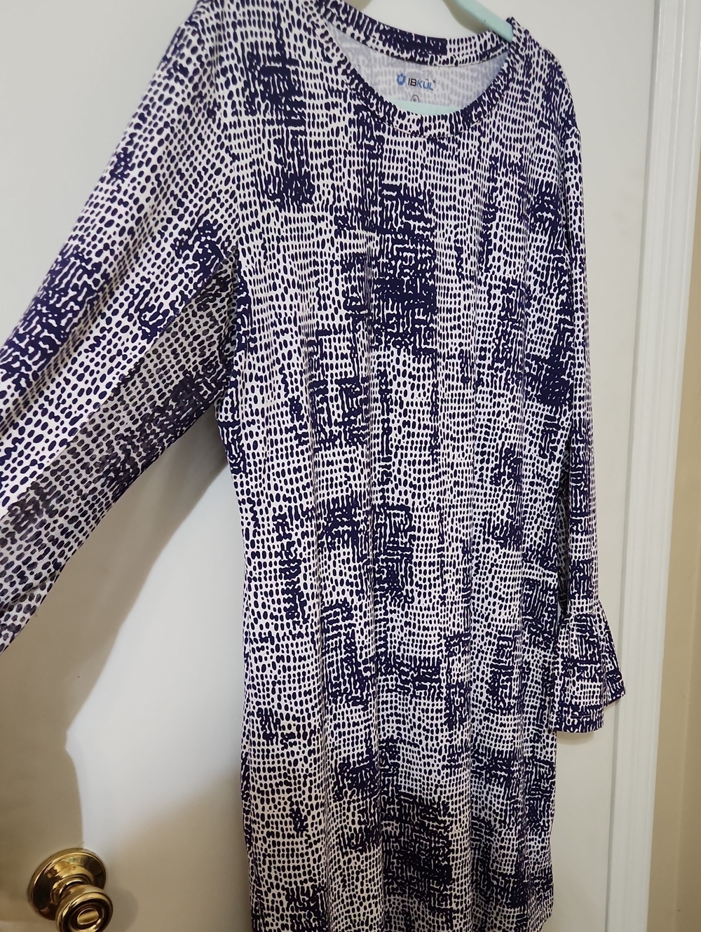 IBKUL Long Sleeve Abstract Print Dress in Navy and White